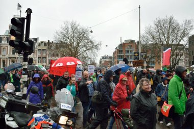 Hollanda Amsterdam Gösterileri Hollanda 'da iklim değişikliği politikalarının güçlendirilmesi için yürüdü
