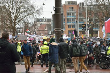 Hollanda Amsterdam Gösterileri Hollanda 'da iklim değişikliği politikalarının güçlendirilmesi için yürüdü