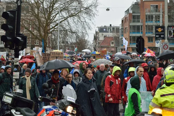 Hollanda Amsterdam Gösterileri Hollanda 'da iklim değişikliği politikalarının güçlendirilmesi için yürüdü