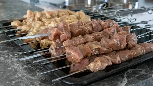 Row Shish Kebab Refers Seasoned Cubes Meat Grilled Skewer Black — Stock Photo, Image