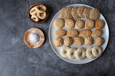 Bayramda farklı bir çeşit fırında pişmiş Fevkalade Kahk Kurabiyesi. 