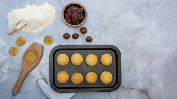 Desserts Eid al-Fitr , date sweet Cookies baked for Eid Eid al - Fitr called  mamool or Kahk.