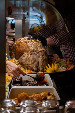 Kabsa, Kabsah Mandi, Suudi Arabistan 'dan gelen bir karışık pirinç yemeğidir ama çoğu Arap ülkesinde ulusal bir yemek olarak kabul edilir. Üzerine kuzu rostosu..