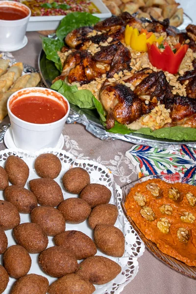 Sofra Egy Étkező Asztal Különböző Arab Ételeket — Stock Fotó