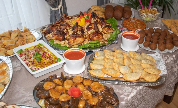 Sofra Stół Różnych Posiłków Arabskich — Zdjęcie stockowe
