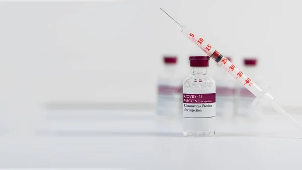 Frascos Inyección Vacuna Covid Vacuna Contra Coronavirus Con Jeringa Vacuna —  Fotos de Stock