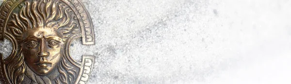 Fethedilmemiş Güneş, Oyuncak, Sol Invictus Fethedilmemiş Güneş, Roma İmparatorluğu 'nun resmi güneş tanrısıydı.