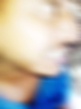 Görüntü ve soyut görüntü. Mutlu adam kameraya komik yüz ifadesini gösteriyor.. 