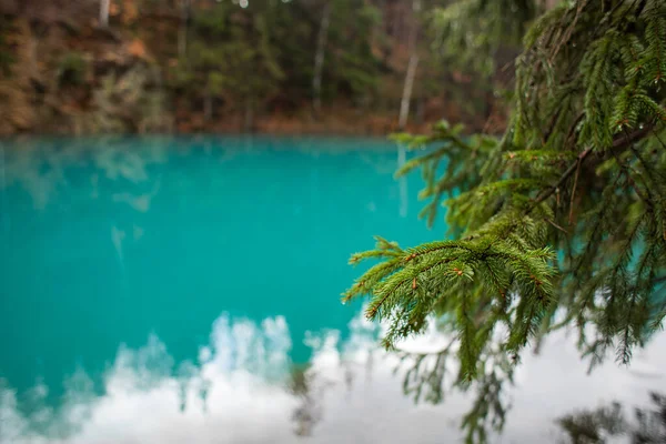 Dağ Mavisi Gölde Doğanın Renkli Manzarası Yüksek Kalite Fotoğraf — Stok fotoğraf