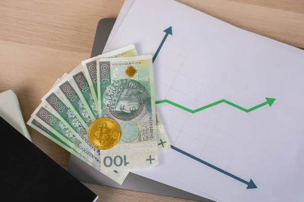 Golden Bitcoin Coins Growing Charts Polish Zloty Background Concept Cryptocurrency — Stockfoto