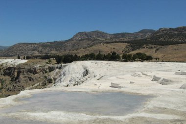 Pamukkale 'nin kar beyazı geçitleri