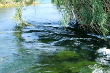 Duden nehrinin aşağısındaki şelale