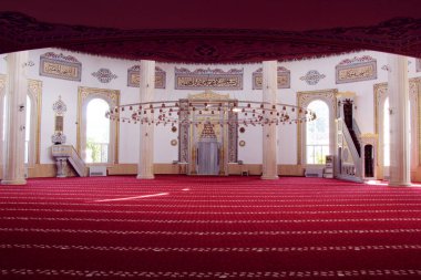 Cami 'nin sofu ihtişamı.