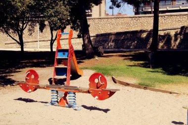 Parktaki çocuk parkı.