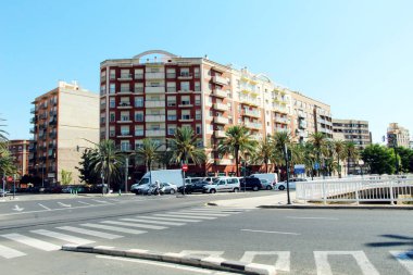 İspanya 'nın Valencia şehrindeki bir caddenin manzarası