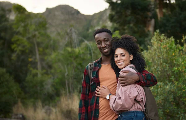 Portrait Smiling Young Multiethnic Couple Standing Arm Arm Trail Hike — Foto de Stock