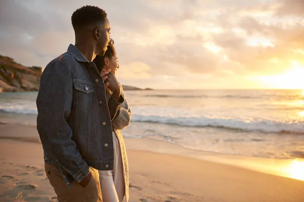 Affectionate Young Multiethnic Couple Looking Out Sunset Ocean While Walking — стоковое фото