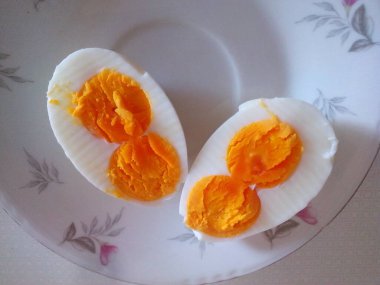 Çift yumurta sarısı tavuk. Yumurta.