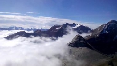 Alp Dağları'nın havadan görünümü