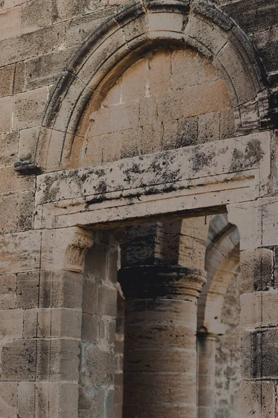 Eski Bir Kilisenin Girişi