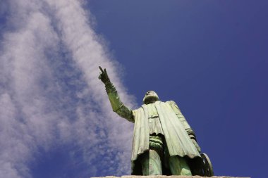 Navigator Jose Joo Besugo bir anıt. Yer: Setubal. Navegador Jose Joo Besugo Praia da Sade yakınlarında ve Forte de So Filipe yakınlarında yer almaktadır..