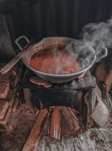 Cocinar Comida Manera Tradicional — Foto de Stock