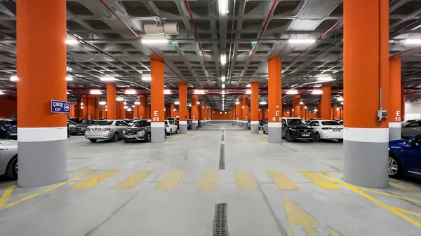 Underground Multistory Public Modern Garage Parking Lots Cars Interior Carpark — Stockfoto