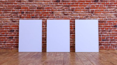 Üç dikey çerçeve, ahşap tabanlı, kırmızı tuğla bir duvarda..