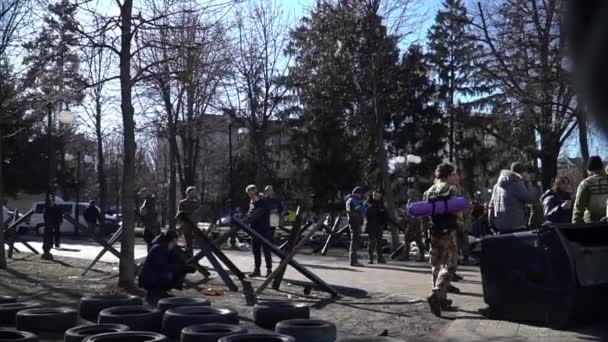 Kiew Ukraine April 2022 Territorialschützer Bauen Gebäude Zum Schutz Der — Stockvideo