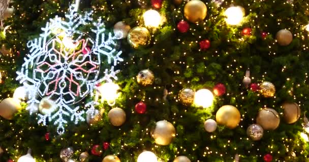 Flocon Neige Blanc Coloré Boules Scintillantes Ornement Boule Décoré Arbre — Video