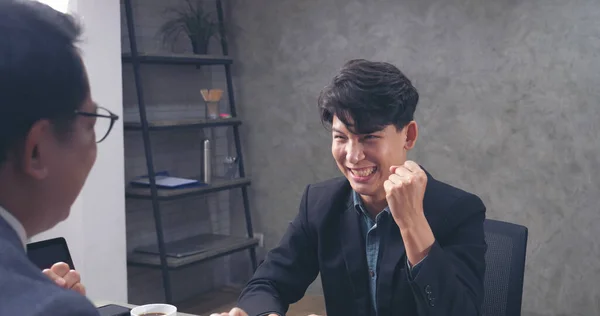 Two Businessmen Talking Together Office Desk Business Meeting Room Happiness — Stock Photo, Image