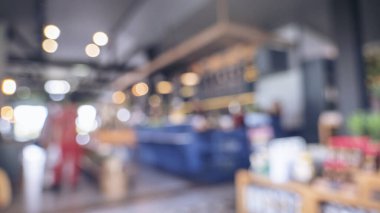 Perakende mağazasındaki bulanık arka plan alışveriş merkezi ışık saçan iş etkinliği. Marketin bulanık arka planı. Görüntü Kongresi Salonu seyircisi raflarda ürünleri sunar.