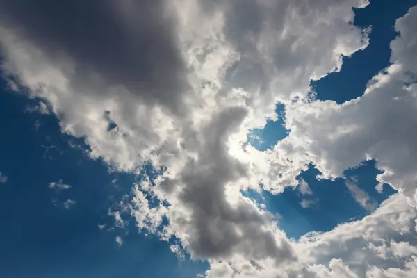 Tropické Léto Modrá Obloha Nadýchaný Bílý Mrak Léto Světle Slunečný — Stock fotografie