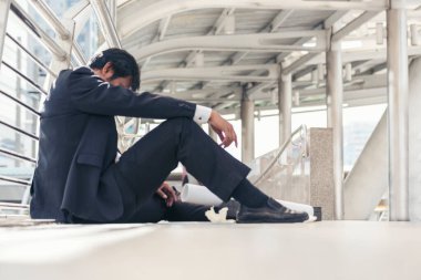 Başarısız iş adamı işsiz, ekonomik kriz krizini kapat ve işini kaybet. Ürün Ümitsizliği iflasın eşiğinde orta yaşlı iş adamları depresyonda. Ekonomik kriz