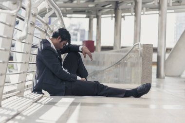 Ümitsizlik iflasın eşiğinde iş adamları orta yaşlı bunalımlı durumlarda streslidir. Başarısız işadamı işsiz, ekonomik durgunluk krizi, stres ve işini kaybetmek. Ekonomik kriz umutsuzluğu