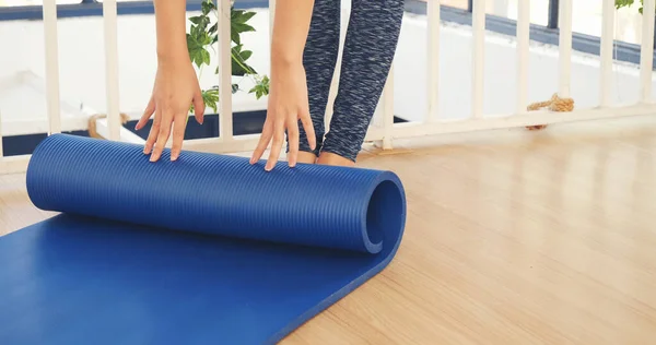 Woman Hands Rolled Yoga Mat Gym Floor Yoga Fitness Training — Stock Photo, Image