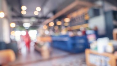 Perakende mağazasındaki bulanık arka plan alışveriş merkezi ışık saçan iş etkinliği. Marketin bulanık arka planı. Görüntü Kongresi Salonu seyircisi raflarda ürünleri sunar.