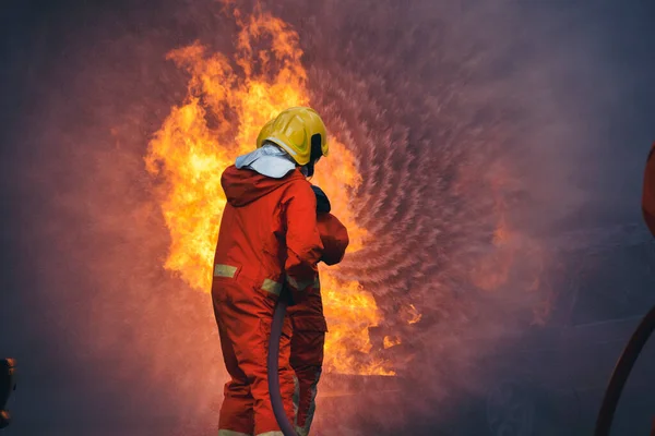 Firefighter Rescue Training Fire Fighting Extinguisher Firefighter Fighting Flame Using — Stockfoto