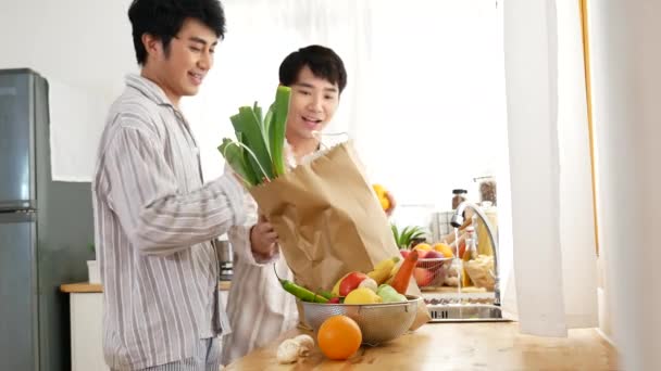 Happy Asian Gay Couple Homosexual Cooking Together Kitchen Prepare Fresh — Wideo stockowe