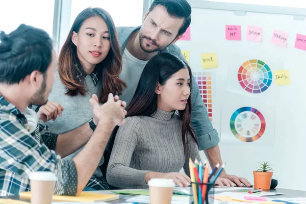 Centro Oficina Diseño Creativo Trabajo Equipo Happy Business People Partner — Foto de Stock