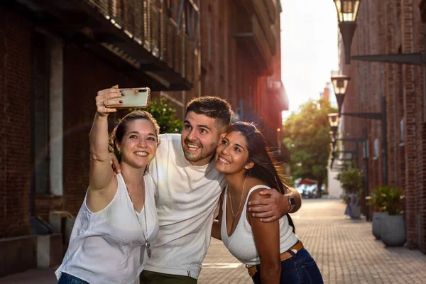 Group Friends Vacation Group Friends Taking Selfie City Friends Vacation — стоковое фото