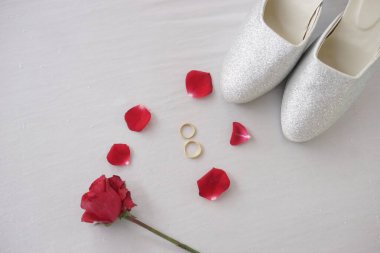 Yüzük çifti düğün gününde