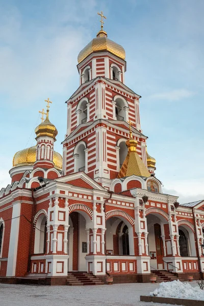Iglesia Ortodoxa Contra Cielo Azul Concepto Religión Viajes Arquitectura —  Fotos de Stock