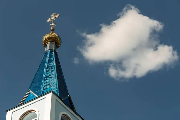 Mavi Gökyüzüne Karşı Ortodoks Kilisesi Konsept Din Seyahat Mimari — Stok fotoğraf