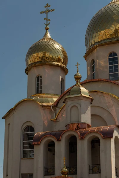 Iglesia Ortodoxa Contra Cielo Azul Concepto Religión Viajes Arquitectura —  Fotos de Stock