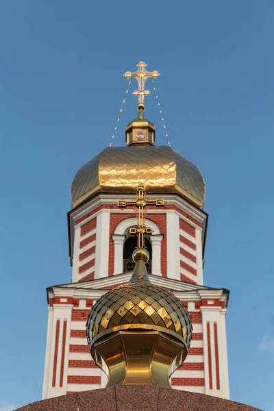 Iglesia Ortodoxa Contra Cielo Azul Concepto Religión Viajes Arquitectura —  Fotos de Stock