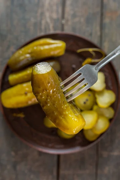 Salted Pickled Cucumbers Fork Foreground Background Plate Cucumbers — Stock Photo, Image