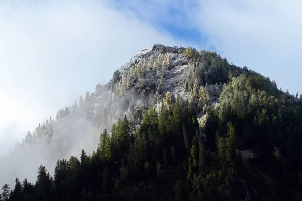 Belo Topo Montanha Nos Alpes Com Primeira Neve Ano — Fotografia de Stock