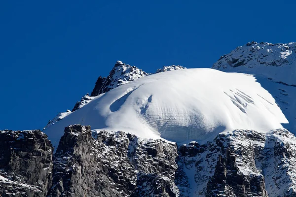 夏の間の高山氷河 イタリアのRiva Turesからの氷河の眺め ゆっくりとアルプスの氷河を後退 スイスの高山風景 — ストック写真