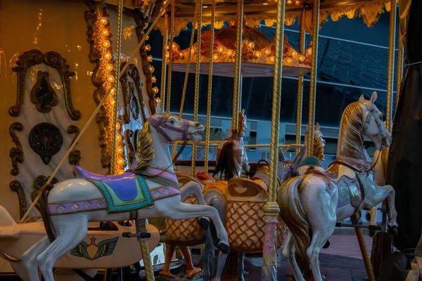 Barselona 'da ışıkları açık çocuklar için atlıkarınca